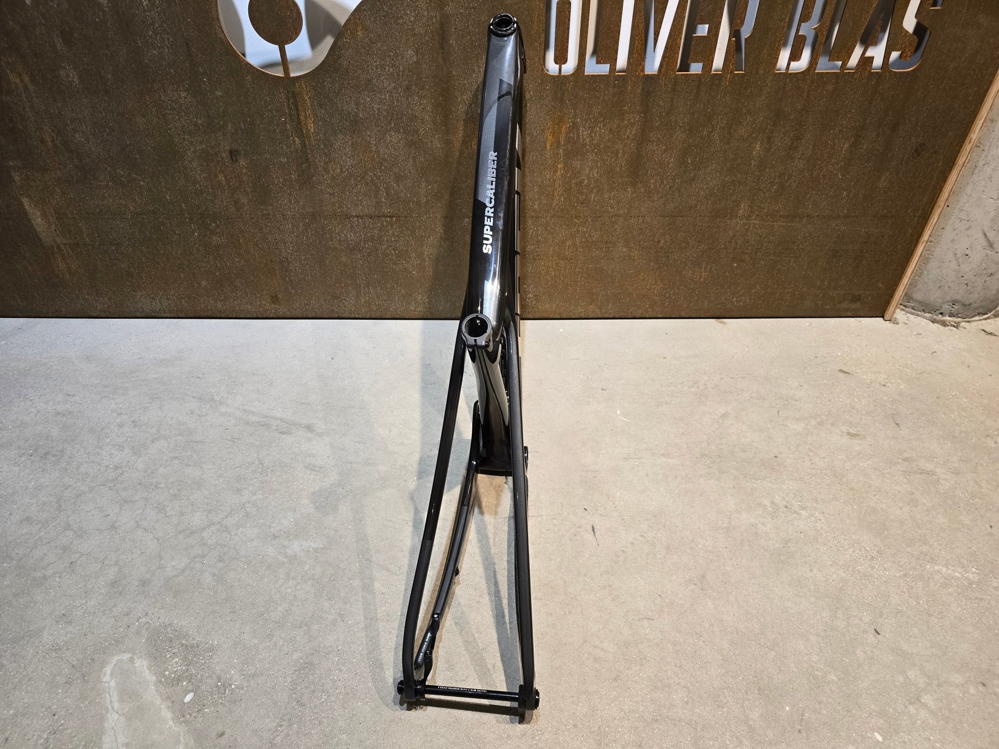 Mountainbikerahmen von Trek, TREK SUPERCALIBER SLR GEN 2 FRAMESET / S & M in variant_title vor USEDBIKES - OB.DE Hintergrund