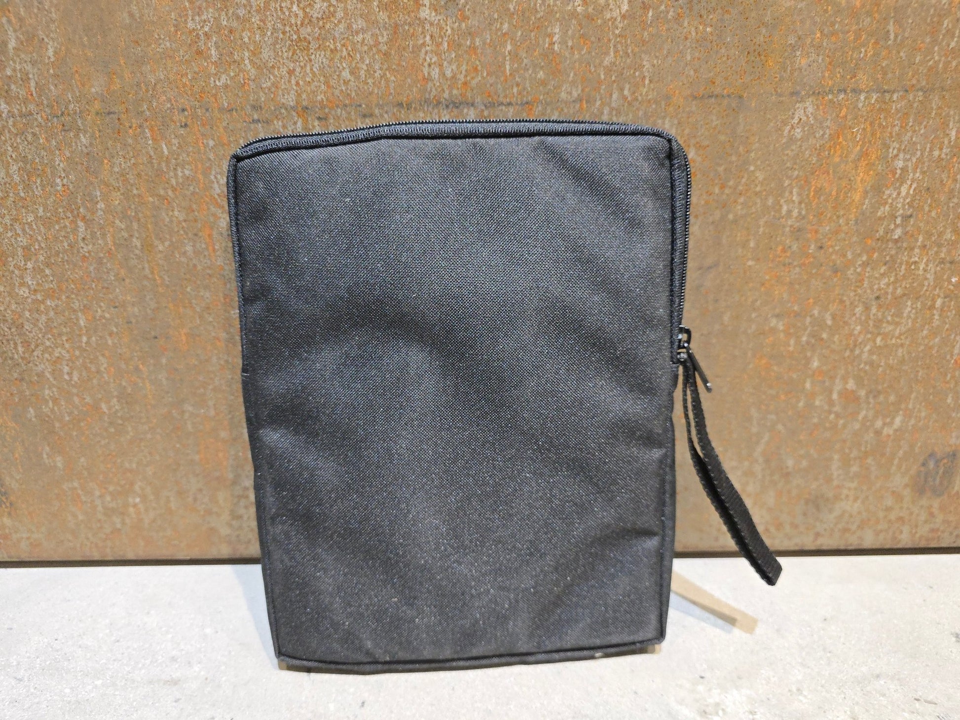 Taschen & Rucksäcke von Trek, TREK TASCHE FÜR DOKUMENTE & ZUBEHÖR in variant_title vor USEDBIKES - OB.DE Hintergrund