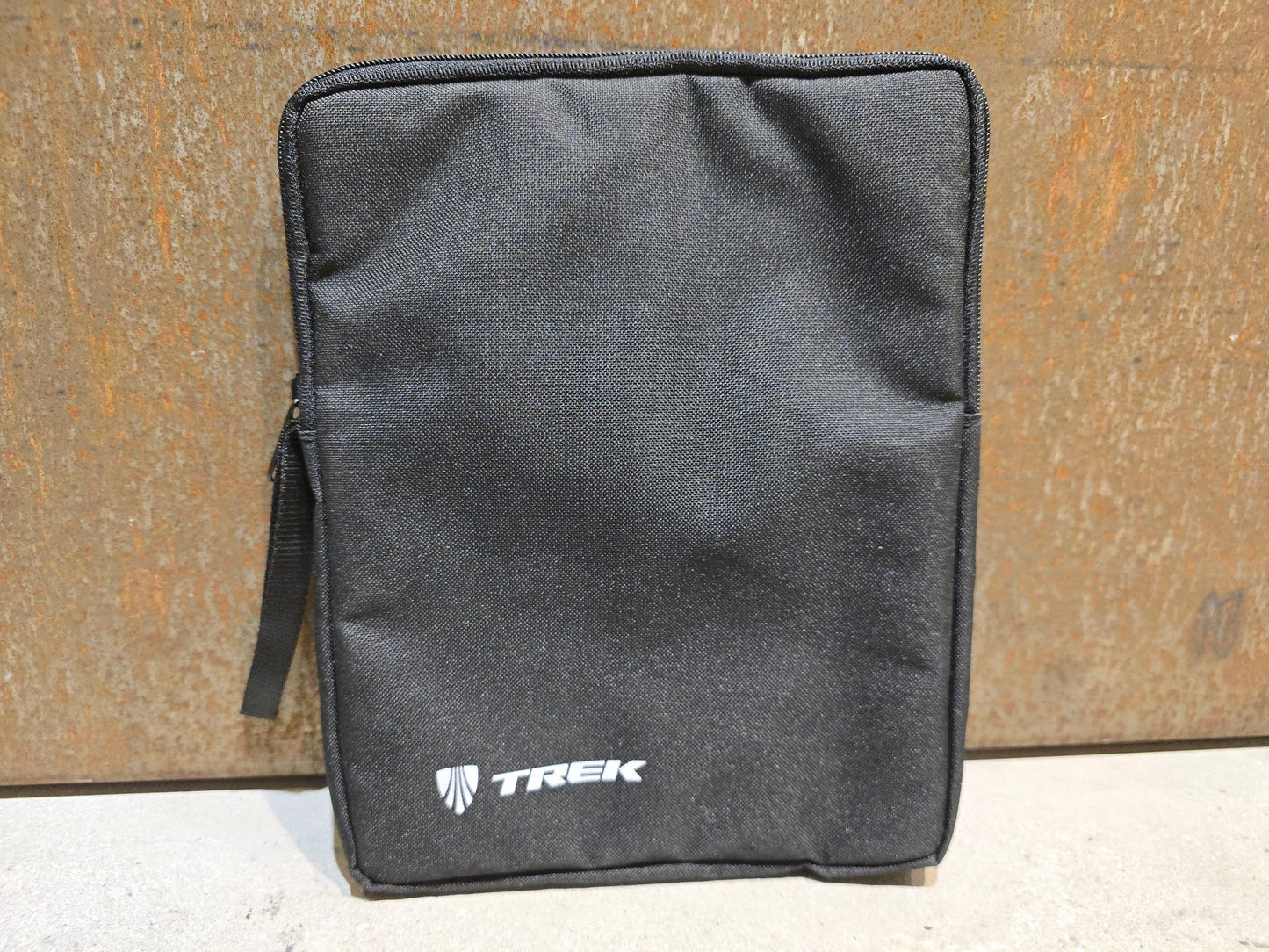 Taschen & Rucksäcke von Trek, TREK TASCHE FÜR DOKUMENTE & ZUBEHÖR in variant_title vor USEDBIKES - OB.DE Hintergrund