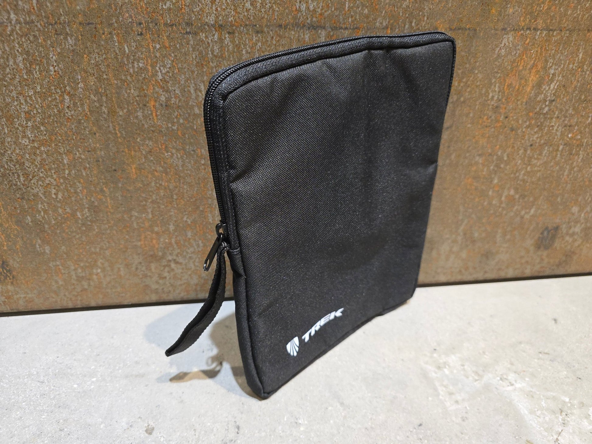 Taschen & Rucksäcke von Trek, TREK TASCHE FÜR DOKUMENTE & ZUBEHÖR in variant_title vor USEDBIKES - OB.DE Hintergrund