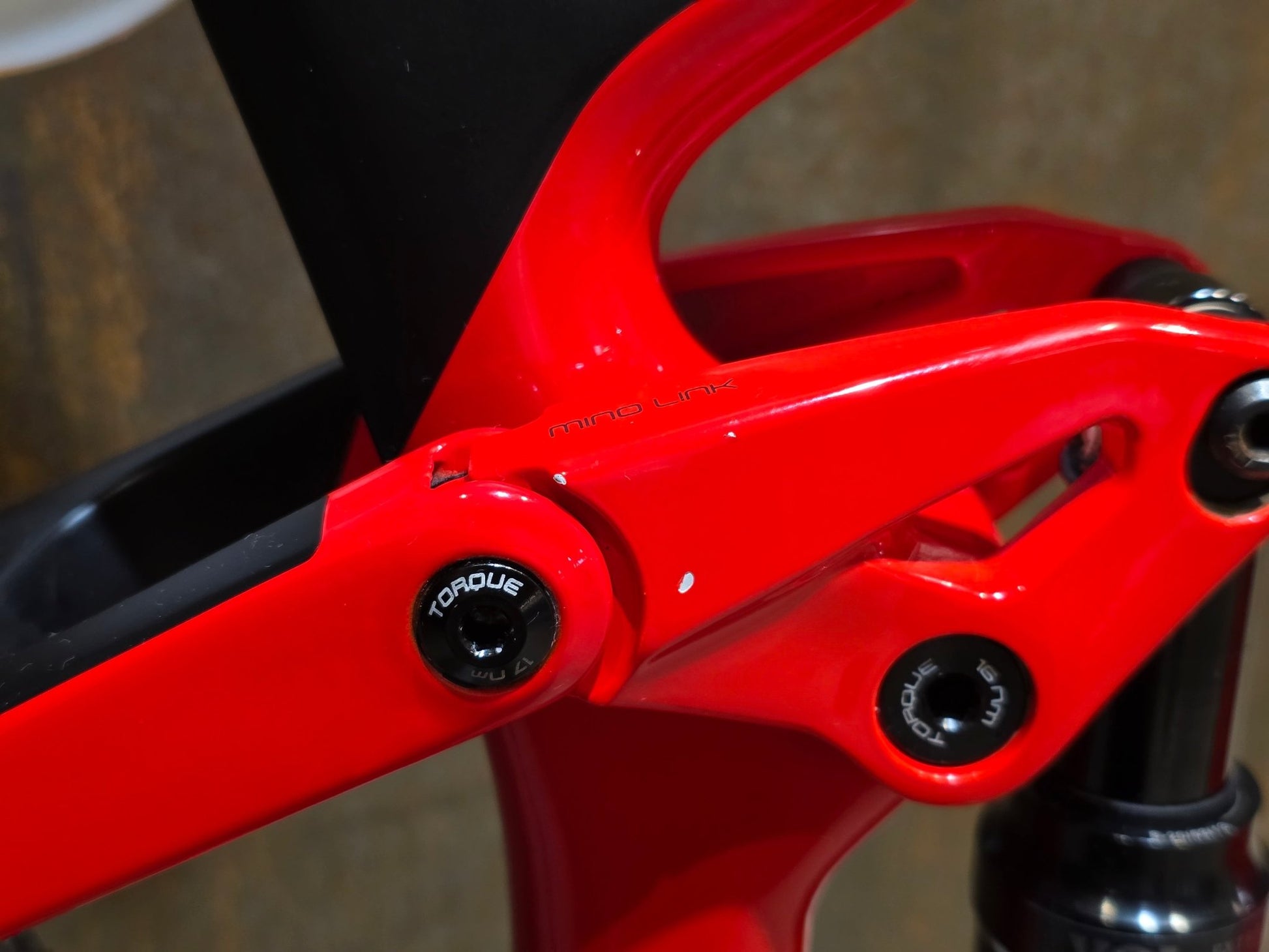 Mountainbike von Trek, TREK TOP FUEL 9.7 / CUSTOM / GEN 2 / M vor USEDBIKES - OB.DE Hintergrund