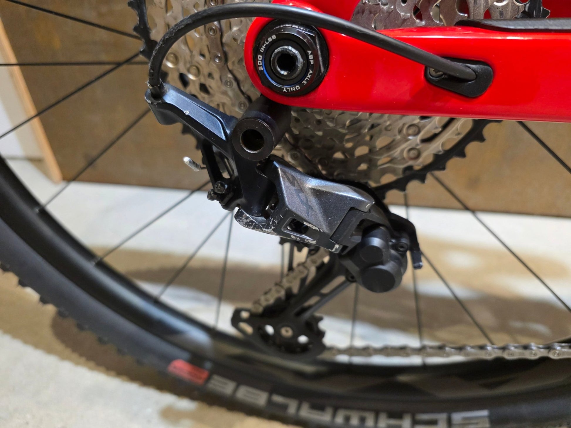 Mountainbike von Trek, TREK TOP FUEL 9.7 / CUSTOM / GEN 2 / M vor USEDBIKES - OB.DE Hintergrund