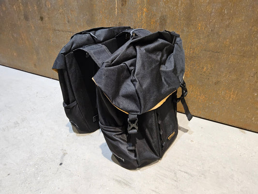 Taschen & Rucksäcke von Trek, TREK TOWN DOPPELPACKTASCHE / 17 LITER vor USEDBIKES - OB.DE Hintergrund