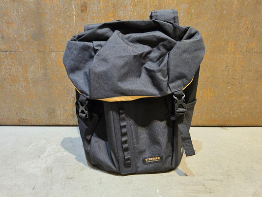 Taschen & Rucksäcke von Trek, TREK TOWN DOPPELPACKTASCHE / 17 LITER vor USEDBIKES - OB.DE Hintergrund