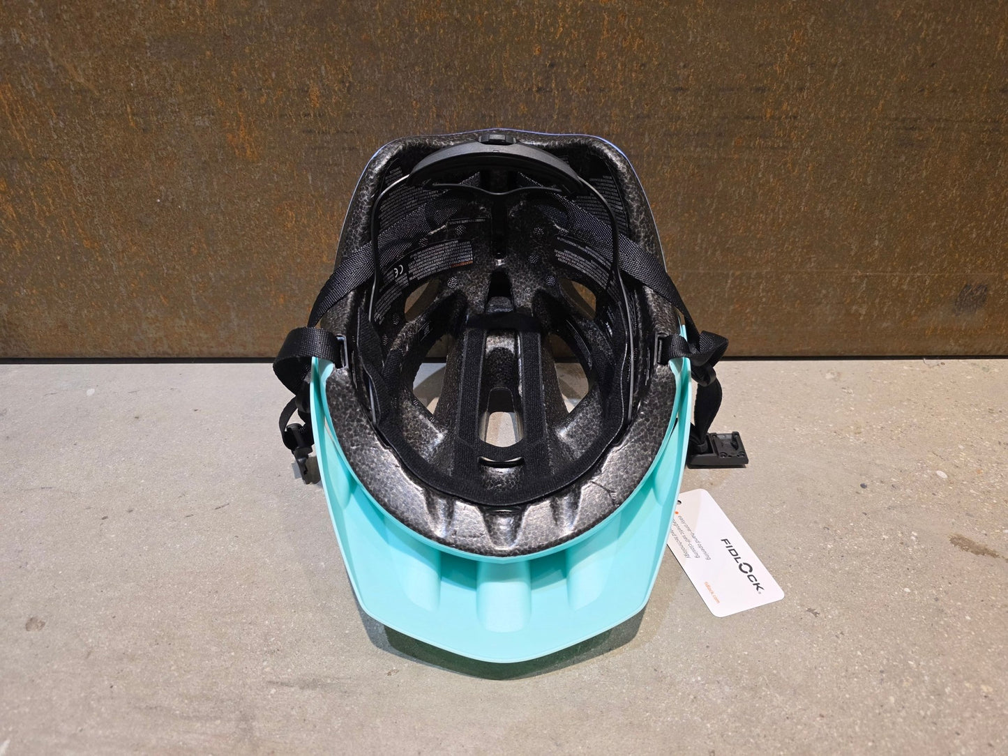Helme von Trek, TREK TYRO JUGEND FAHRRADHELM / ALOHA GREEN ULTRA VIOLET vor USEDBIKES - OB.DE Hintergrund