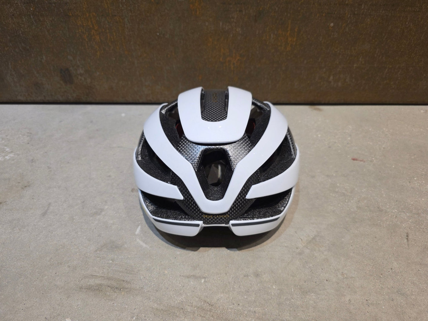 Helme von Trek, TREK VELOCIS MIPS FAHRRADHELM / CRYSTAL WHITE vor USEDBIKES - OB.DE Hintergrund
