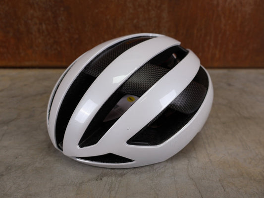 Helme von Trek, TREK VELOCIS MIPS RENNRADHELM / CRYSTAL WHITE GLOSS / GRÖßE S vor USEDBIKES - OB.DE Hintergrund