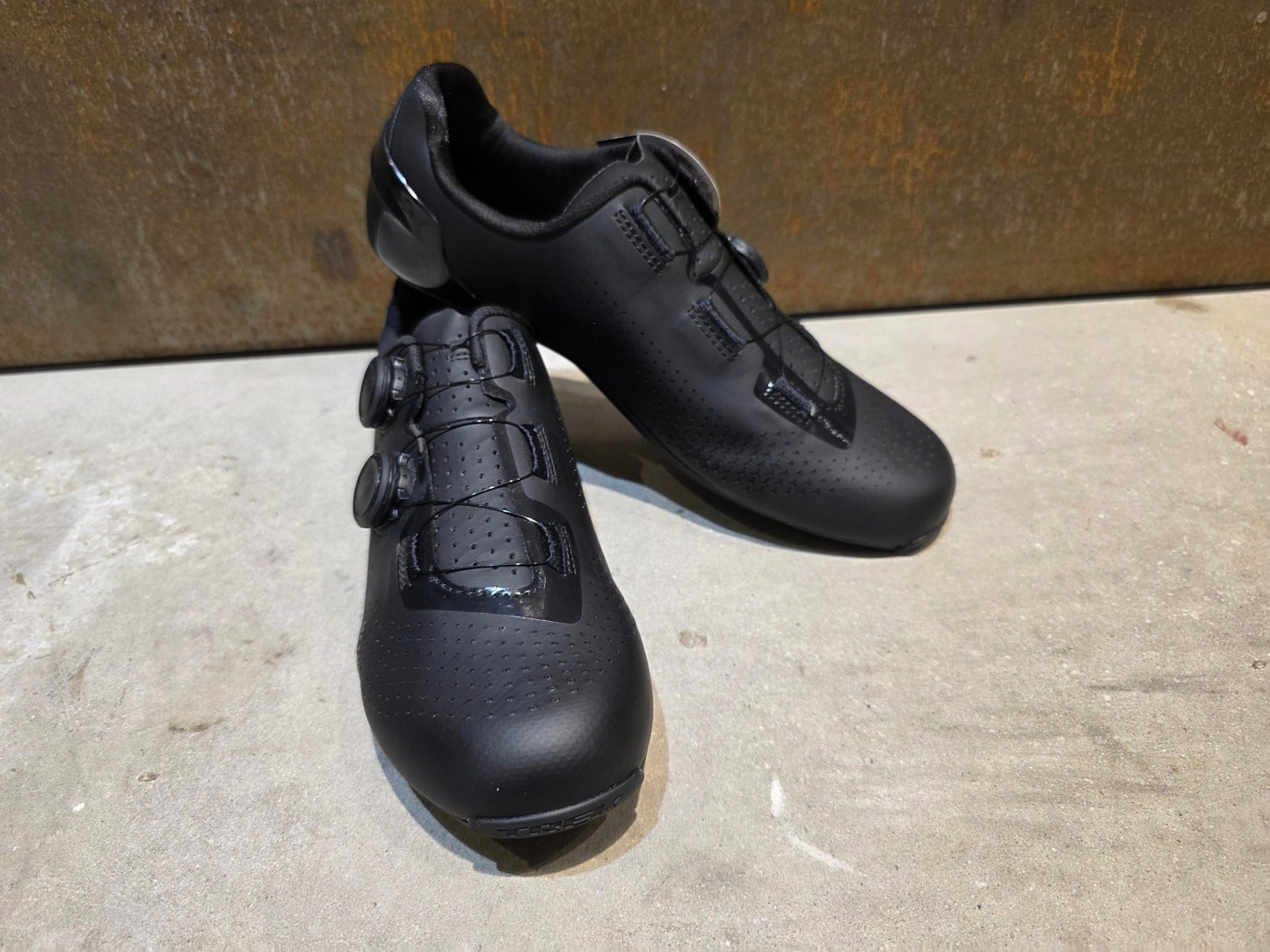 RR - Herrenschuhe von Trek, TREK VELOCIS RENNRADSCHUH / BLACK vor USEDBIKES - OB.DE Hintergrund