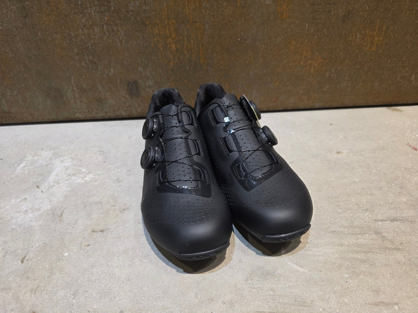 RR - Herrenschuhe von Trek, TREK VELOCIS RENNRADSCHUH / BLACK vor USEDBIKES - OB.DE Hintergrund
