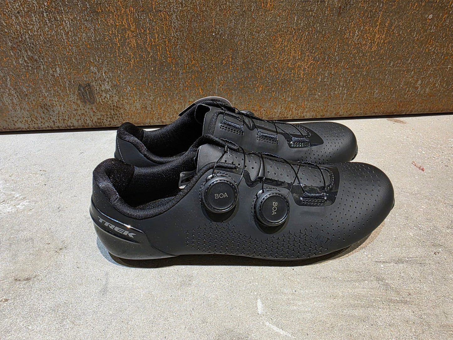 RR - Herrenschuhe von Trek, TREK VELOCIS RENNRADSCHUH / BLACK vor USEDBIKES - OB.DE Hintergrund