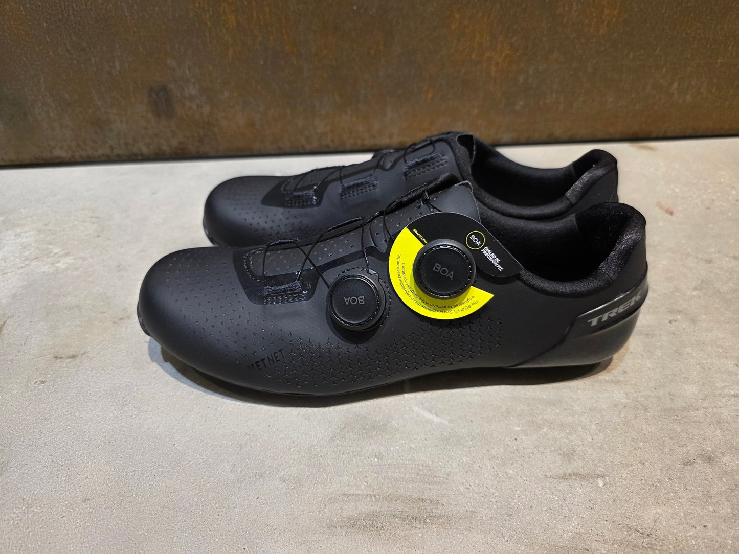 RR - Herrenschuhe von Trek, TREK VELOCIS RENNRADSCHUH / BLACK vor USEDBIKES - OB.DE Hintergrund