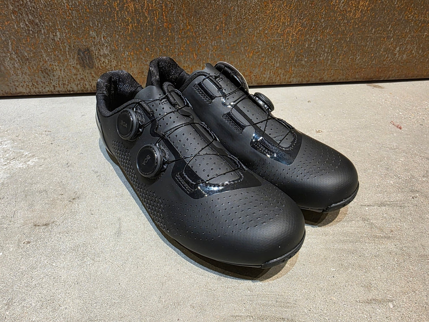 RR - Herrenschuhe von Trek, TREK VELOCIS RENNRADSCHUH / BLACK vor USEDBIKES - OB.DE Hintergrund