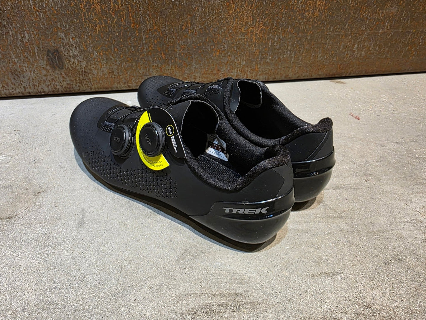 RR - Herrenschuhe von Trek, TREK VELOCIS RENNRADSCHUH / BLACK vor USEDBIKES - OB.DE Hintergrund