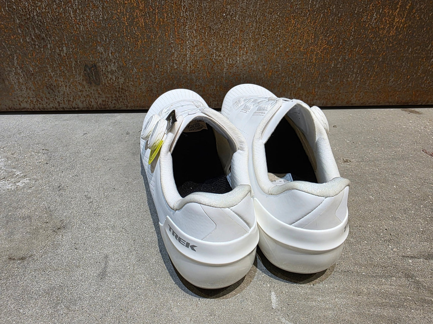 RR - Herrenschuhe von Trek, TREK VELOCIS RENNRADSCHUH / WHITE vor USEDBIKES - OB.DE Hintergrund