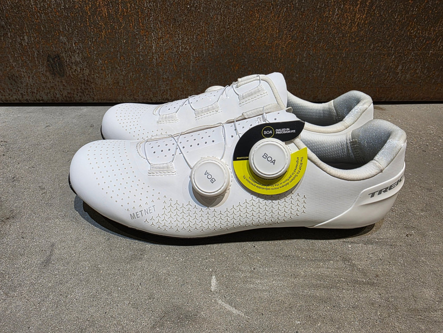 RR - Herrenschuhe von Trek, TREK VELOCIS RENNRADSCHUH / WHITE vor USEDBIKES - OB.DE Hintergrund