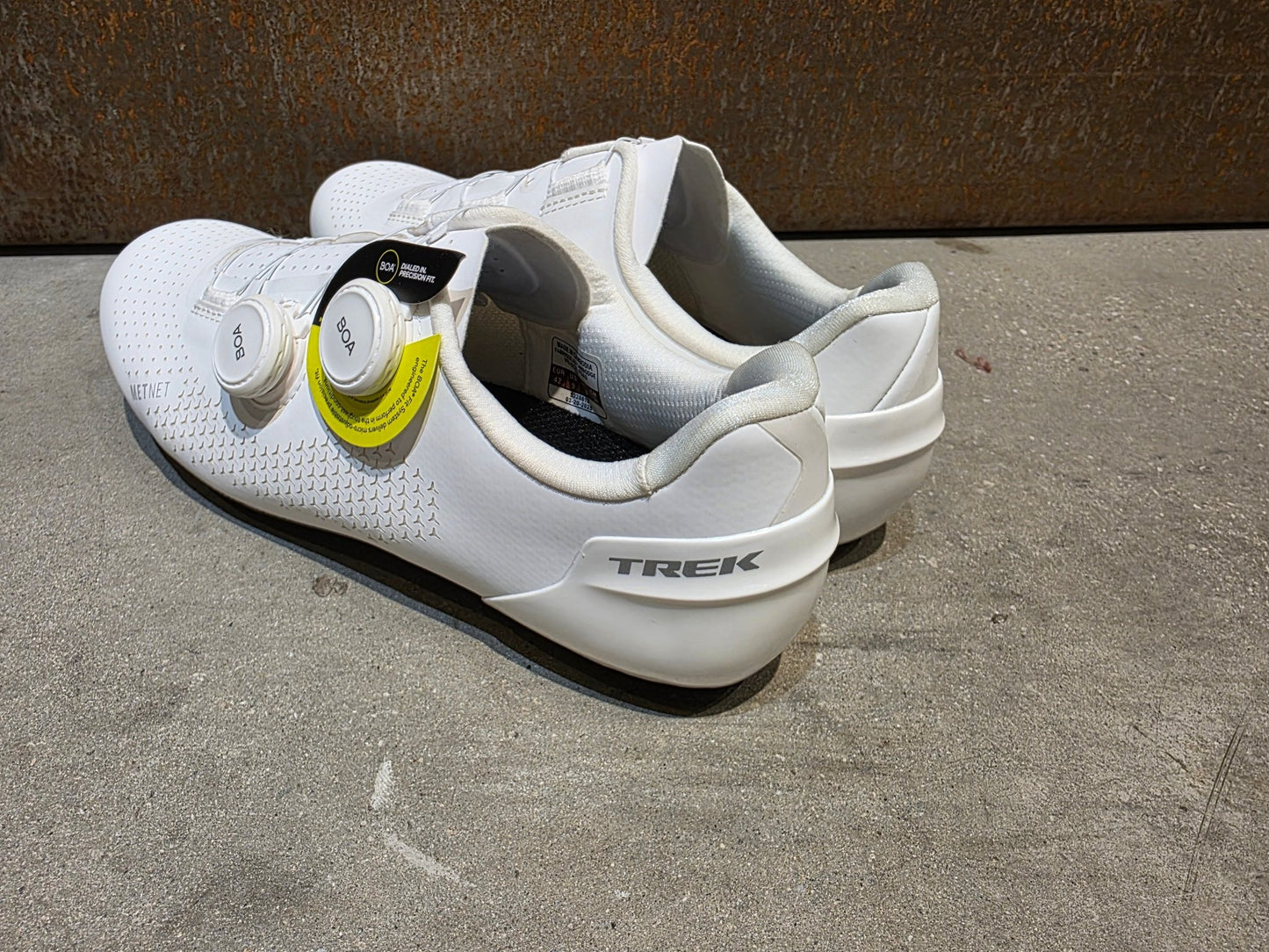 RR - Herrenschuhe von Trek, TREK VELOCIS RENNRADSCHUH / WHITE vor USEDBIKES - OB.DE Hintergrund