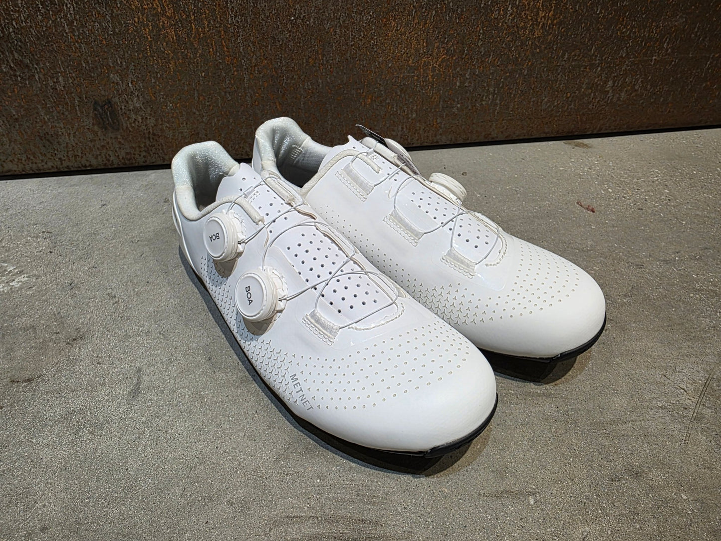 RR - Herrenschuhe von Trek, TREK VELOCIS RENNRADSCHUH / WHITE vor USEDBIKES - OB.DE Hintergrund