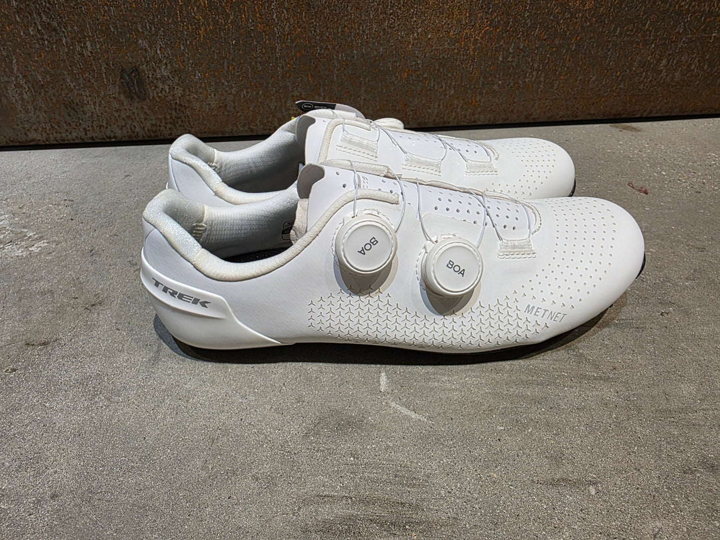 RR - Herrenschuhe von Trek, TREK VELOCIS RENNRADSCHUH / WHITE vor USEDBIKES - OB.DE Hintergrund