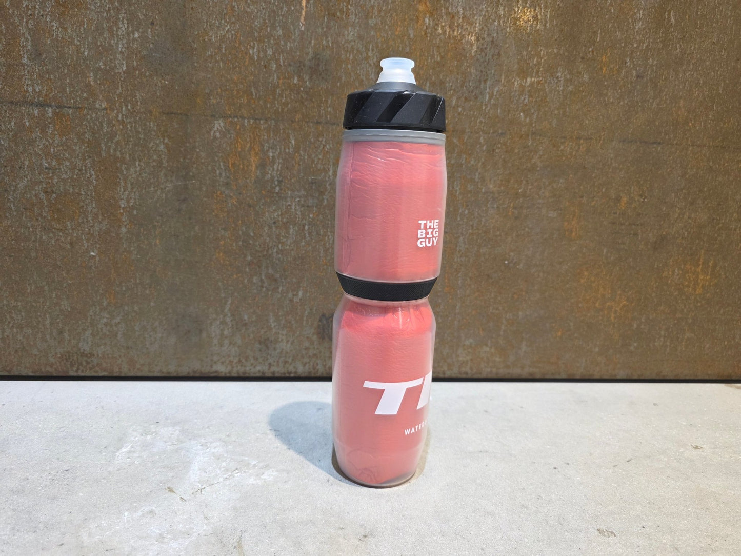 Trinkflaschen und Halter von Trek, TREK VODA ICE 830ML THERMO TRINKFLASCHE / ROT vor USEDBIKES - OB.DE Hintergrund