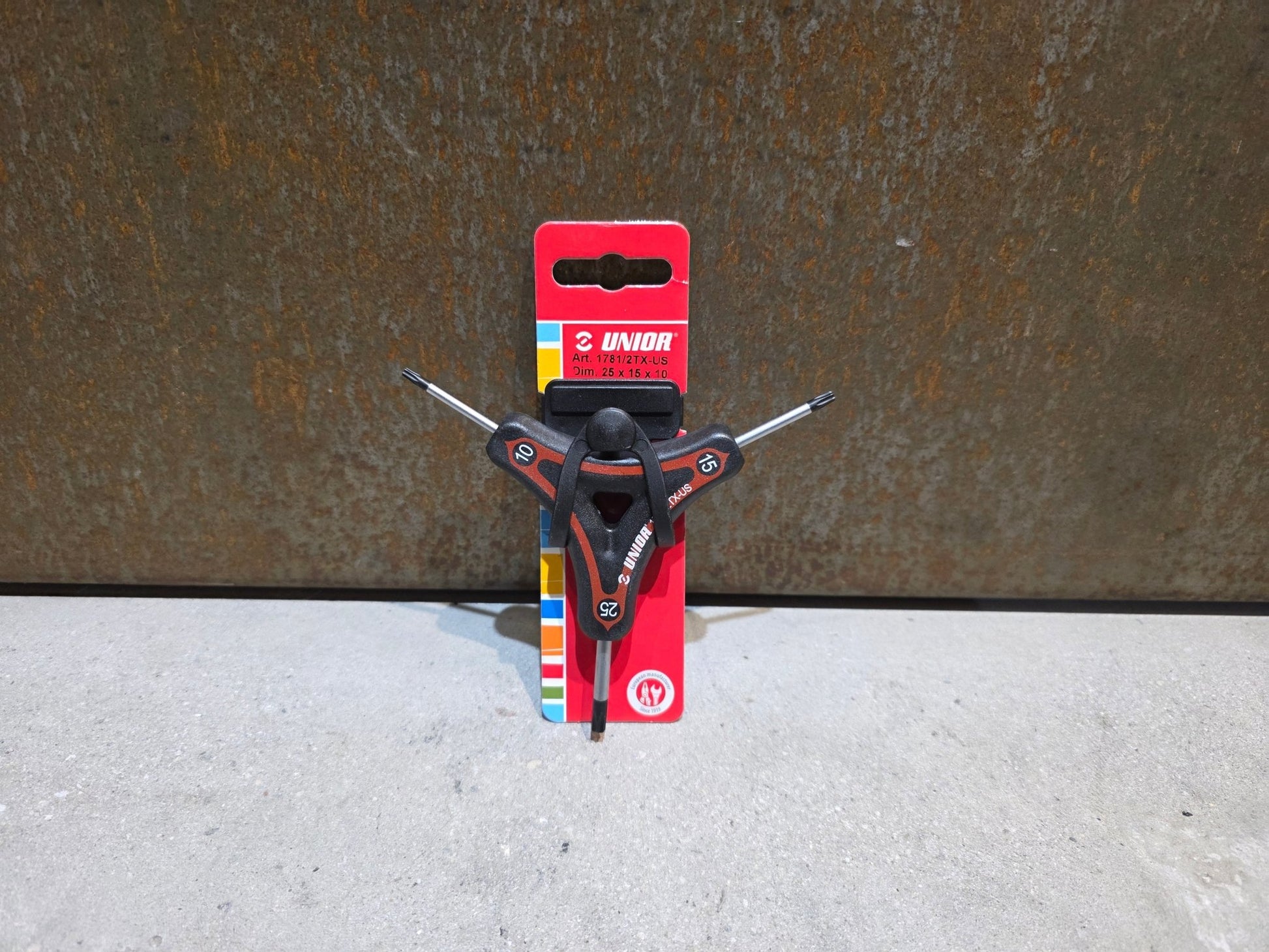 Luftpumpen & Werkzeug von Unior, UNIOR 3 - WAY TORX WRENCH / TORX SCHLÜSSEL vor USEDBIKES - OB.DE Hintergrund