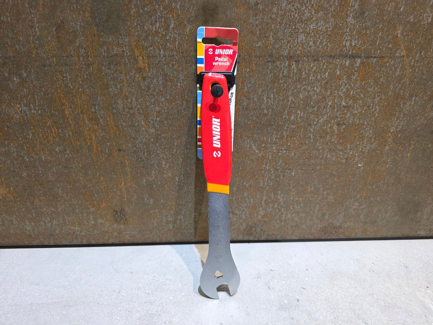 Luftpumpen & Werkzeug von Unior, UNIOR COMPACT PEDAL WRENCH / 15MM PEDALSCHLÜSSEL vor USEDBIKES - OB.DE Hintergrund