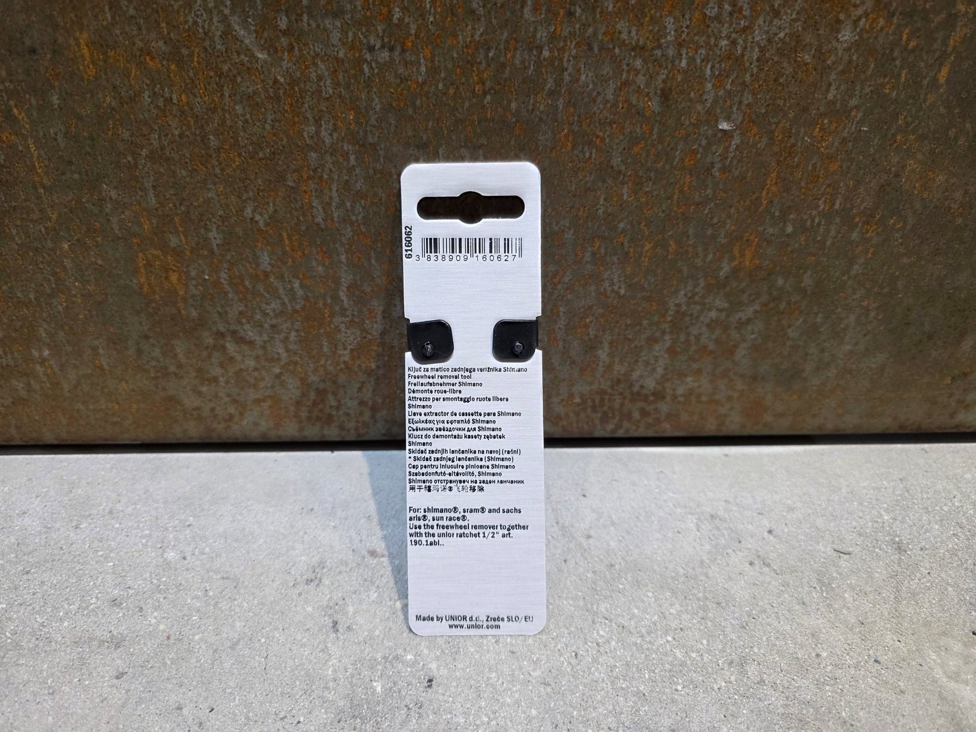 Luftpumpen & Werkzeug von Unior, UNIOR FREILAUFABNEHMER SHIMANO / 1/2" WERKZEUG vor USEDBIKES - OB.DE Hintergrund