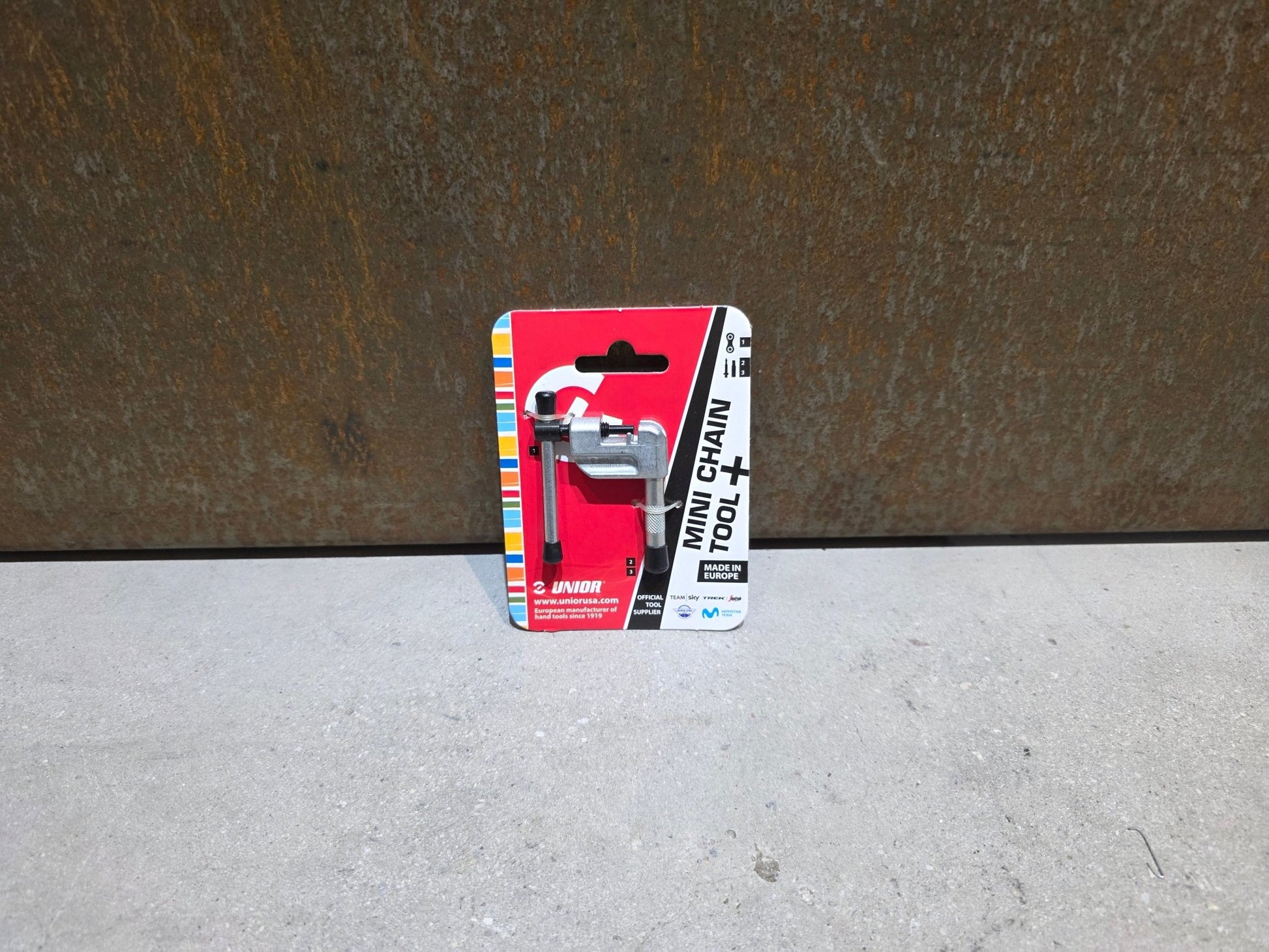 Luftpumpen & Werkzeug von Unior, UNIOR MINI KETTENNIETER INKL VENTILEINSATZ REMOVER vor USEDBIKES - OB.DE Hintergrund