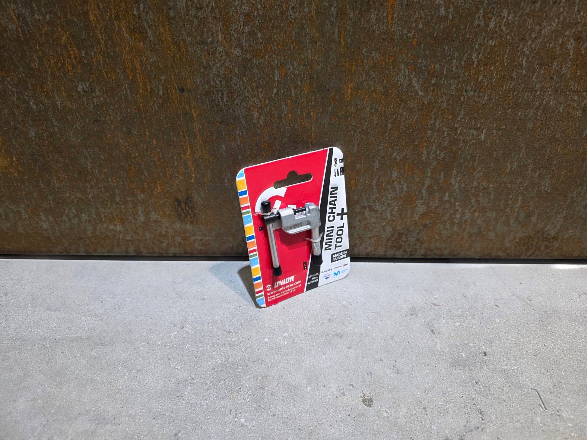 Luftpumpen & Werkzeug von Unior, UNIOR MINI KETTENNIETER INKL VENTILEINSATZ REMOVER vor USEDBIKES - OB.DE Hintergrund