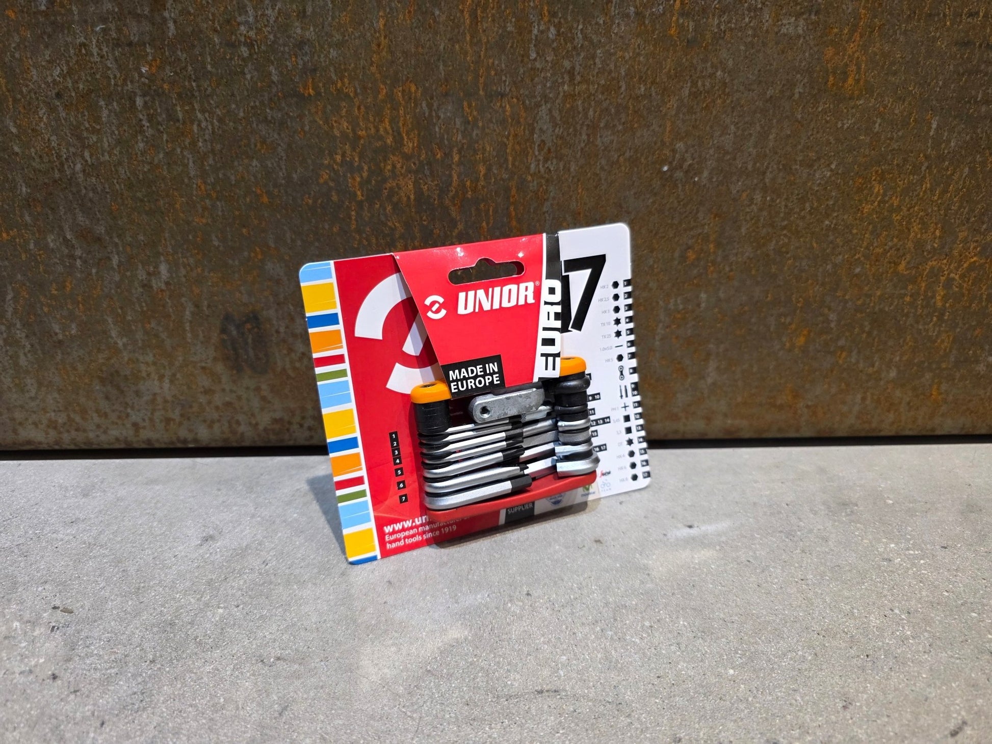 Luftpumpen & Werkzeug von Unior, UNIOR MULTITOOL EURO17 / MINIWERKZEUG vor USEDBIKES - OB.DE Hintergrund