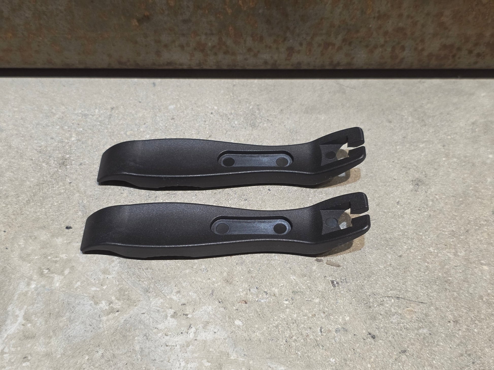 Luftpumpen & Werkzeug von Unior, UNIOR TIRE LEVER / REIFENHEBER / SCHWARZ vor USEDBIKES - OB.DE Hintergrund