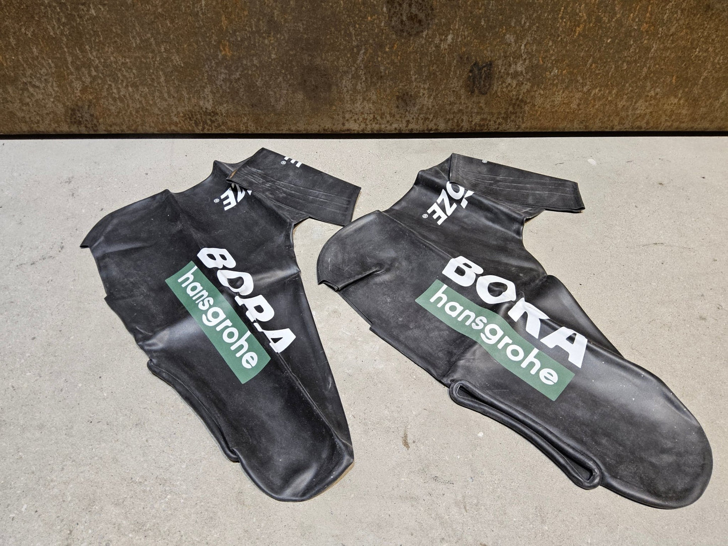 Zubehör - BOH von Velotoze, VELOTOZE BORA HANSGROHE SILICON RAIN TALL SHOE COVERS / ÜBERSCHUH in variant_title vor USEDBIKES - OB.DE Hintergrund