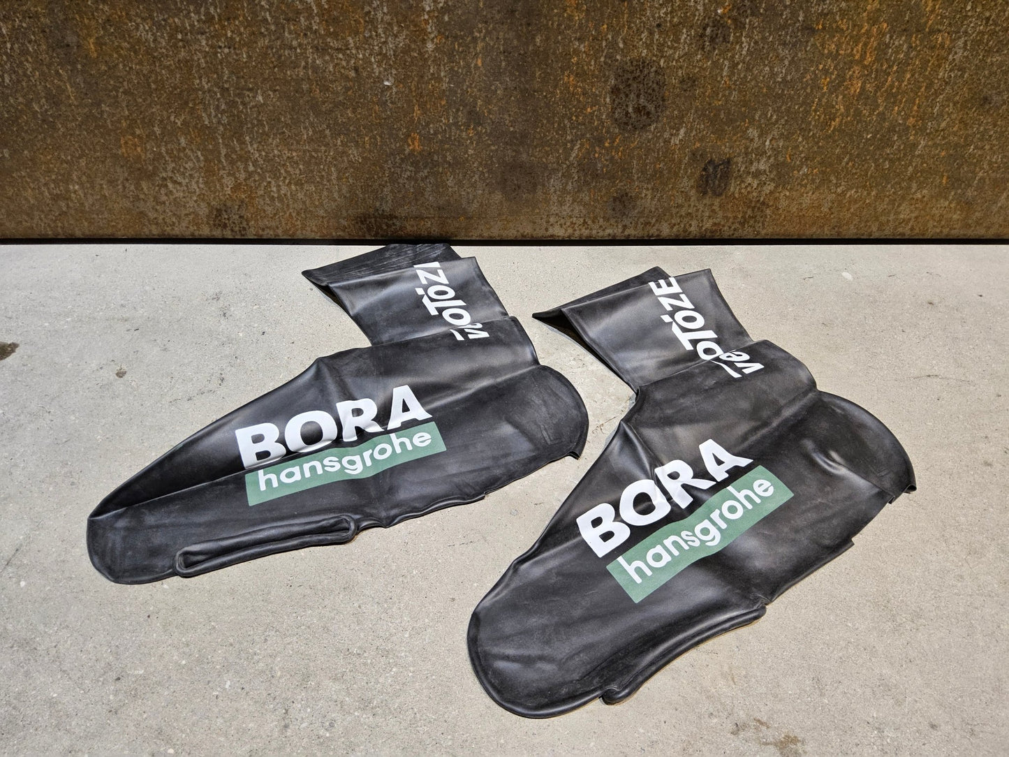 Zubehör - BOH von Velotoze, VELOTOZE BORA HANSGROHE SILICON RAIN TALL SHOE COVERS / ÜBERSCHUH in variant_title vor USEDBIKES - OB.DE Hintergrund