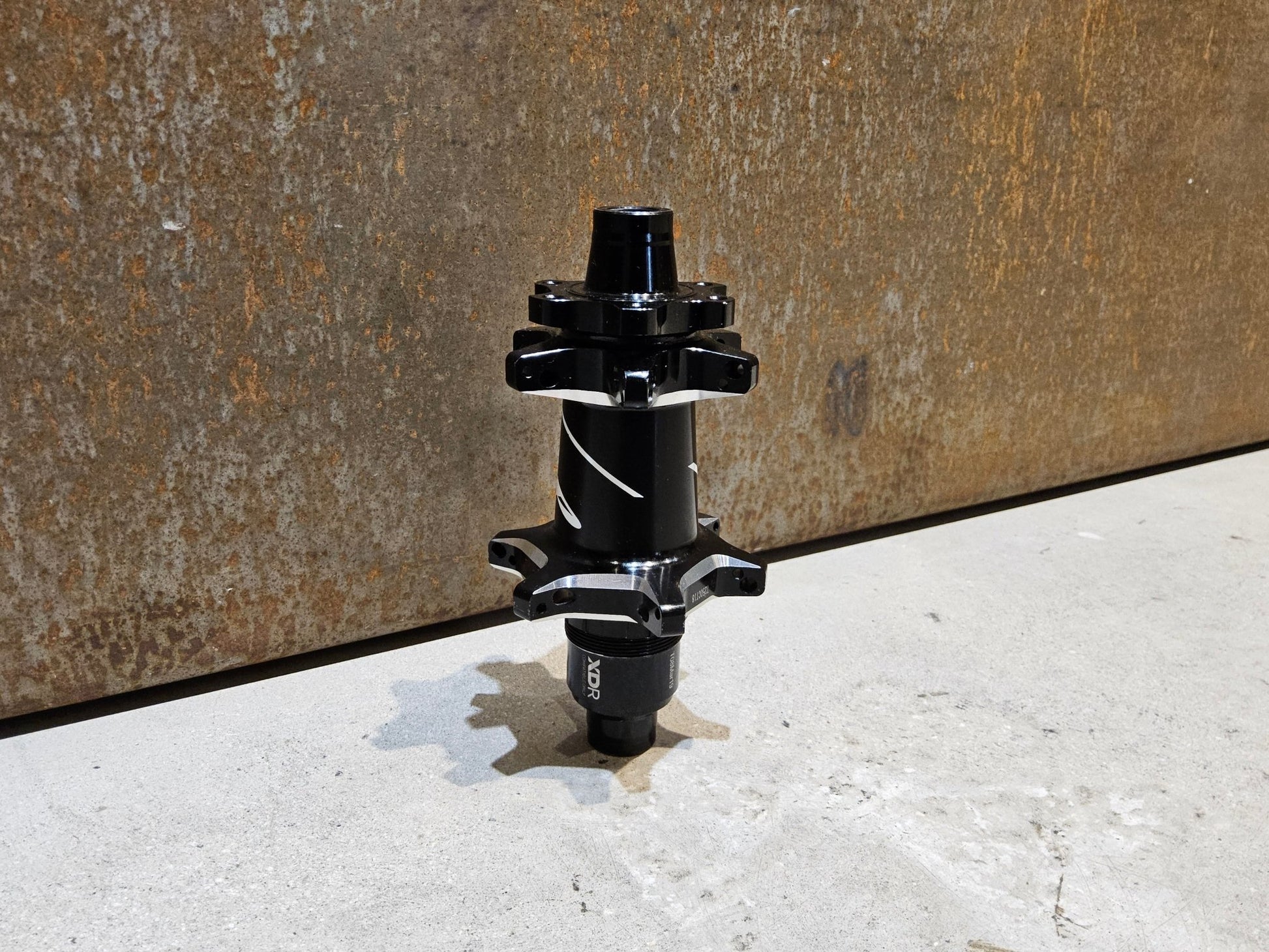 Zubehör von Zipp, ZIPP 177D ROAD HINTERRADNABE 24 LOCH DISC / 148MM / SRAM XDR in variant_title vor USEDBIKES - OB.DE Hintergrund