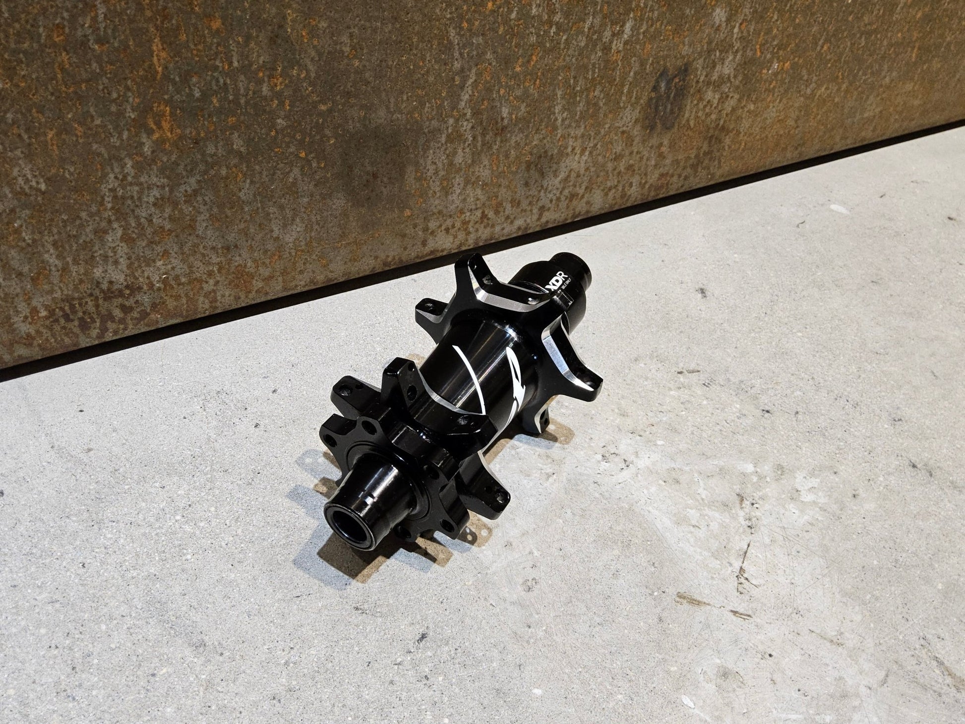 Zubehör von Zipp, ZIPP 177D ROAD HINTERRADNABE 24 LOCH DISC / 148MM / SRAM XDR in variant_title vor USEDBIKES - OB.DE Hintergrund