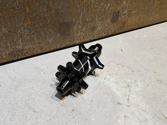 Zubehör von Zipp, ZIPP 177D ROAD HINTERRADNABE 24 LOCH DISC / 148MM / SRAM XDR in variant_title vor USEDBIKES - OB.DE Hintergrund