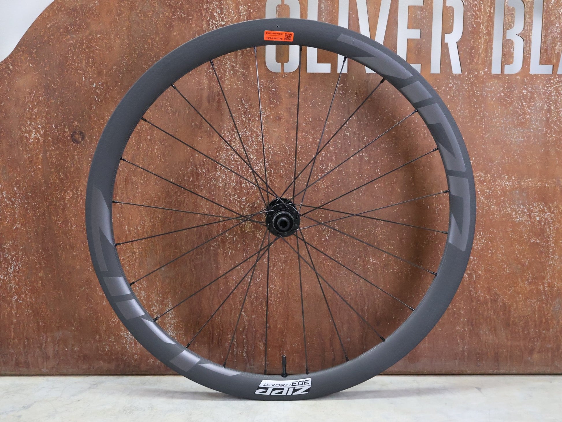 Laufrad/Laufradsatz von Zipp, ZIPP 303 FIRECREST CARBON LAUFRADSATZ DISC vor USEDBIKES - OB.DE Hintergrund
