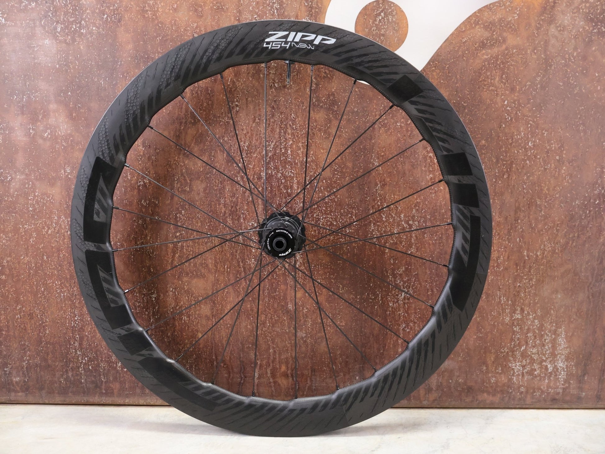 Laufrad/Laufradsatz von Zipp, ZIPP 454 NSW LAUFRADSATZ DISC vor USEDBIKES - OB.DE Hintergrund