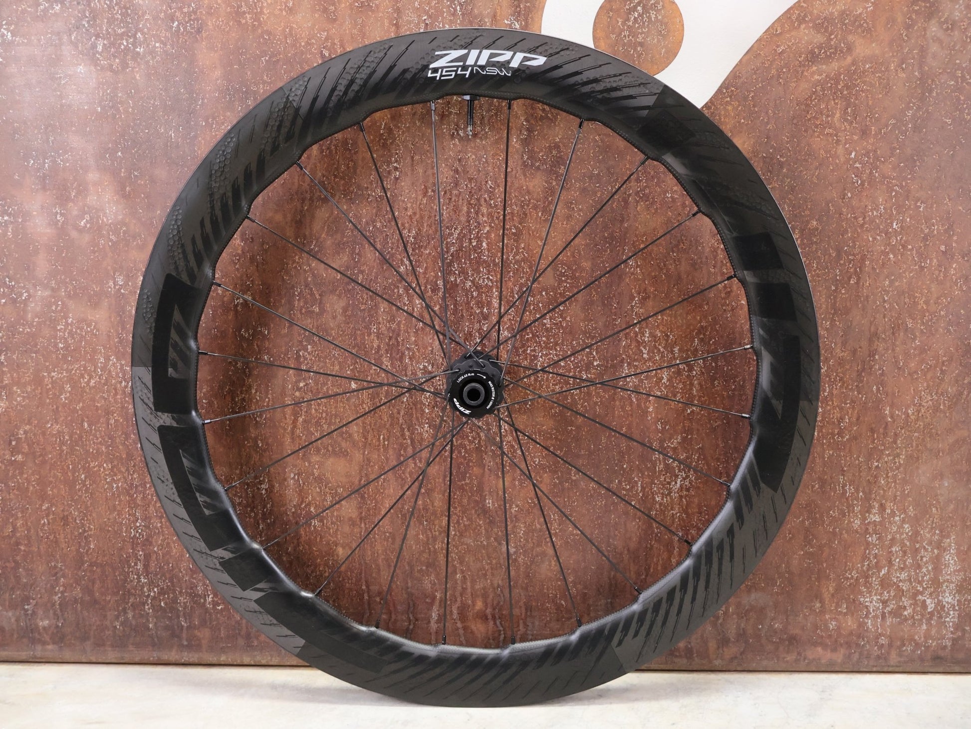 Laufrad/Laufradsatz von Zipp, ZIPP 454 NSW LAUFRADSATZ DISC vor USEDBIKES - OB.DE Hintergrund