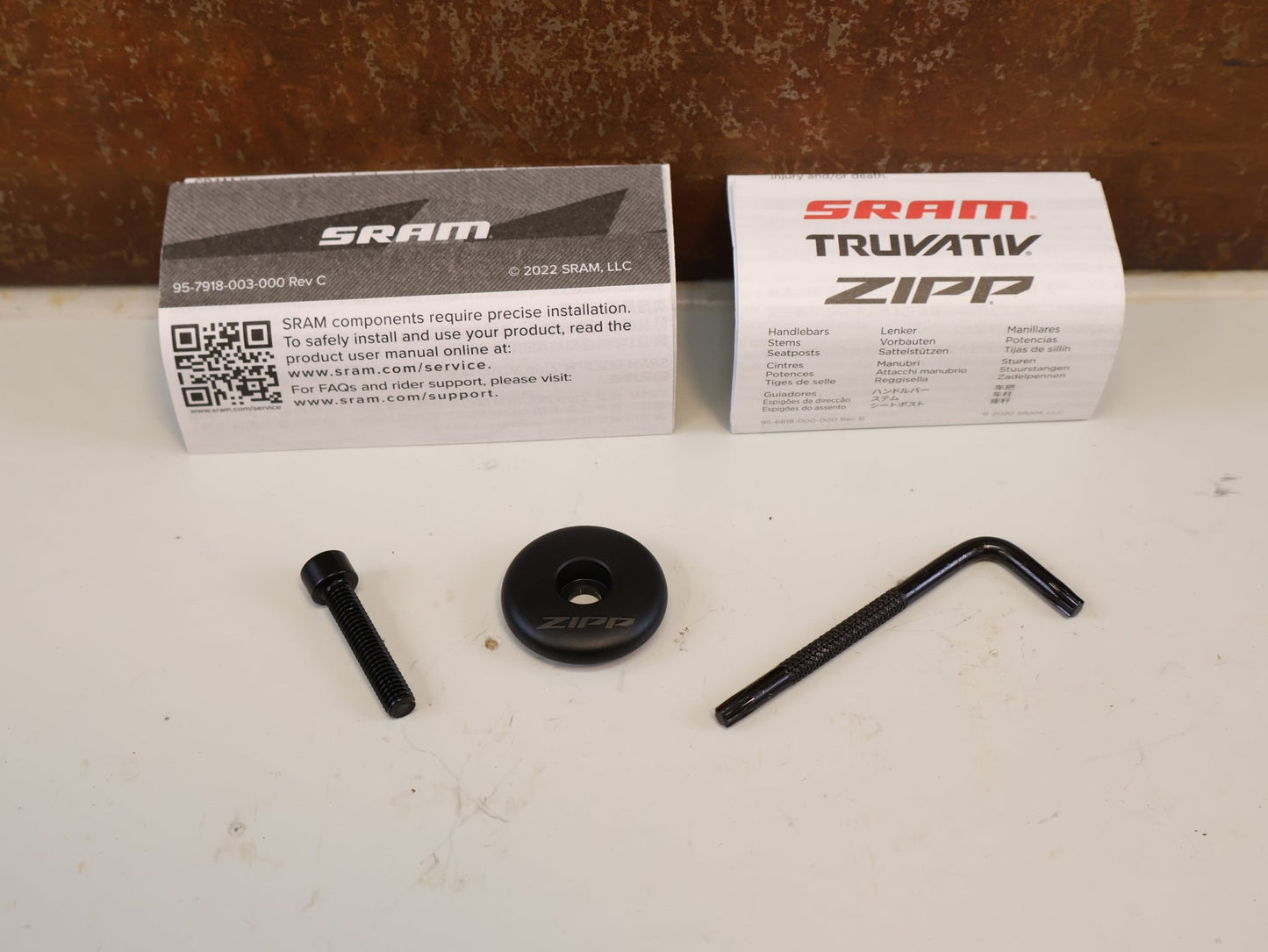 Vorbau von Zipp, ZIPP SERVICE COURSE SL VORBAU / ±6° / 80 MM / 31.8 MM / SCHWARZ MATT vor USEDBIKES-OB.DE Hintergrund