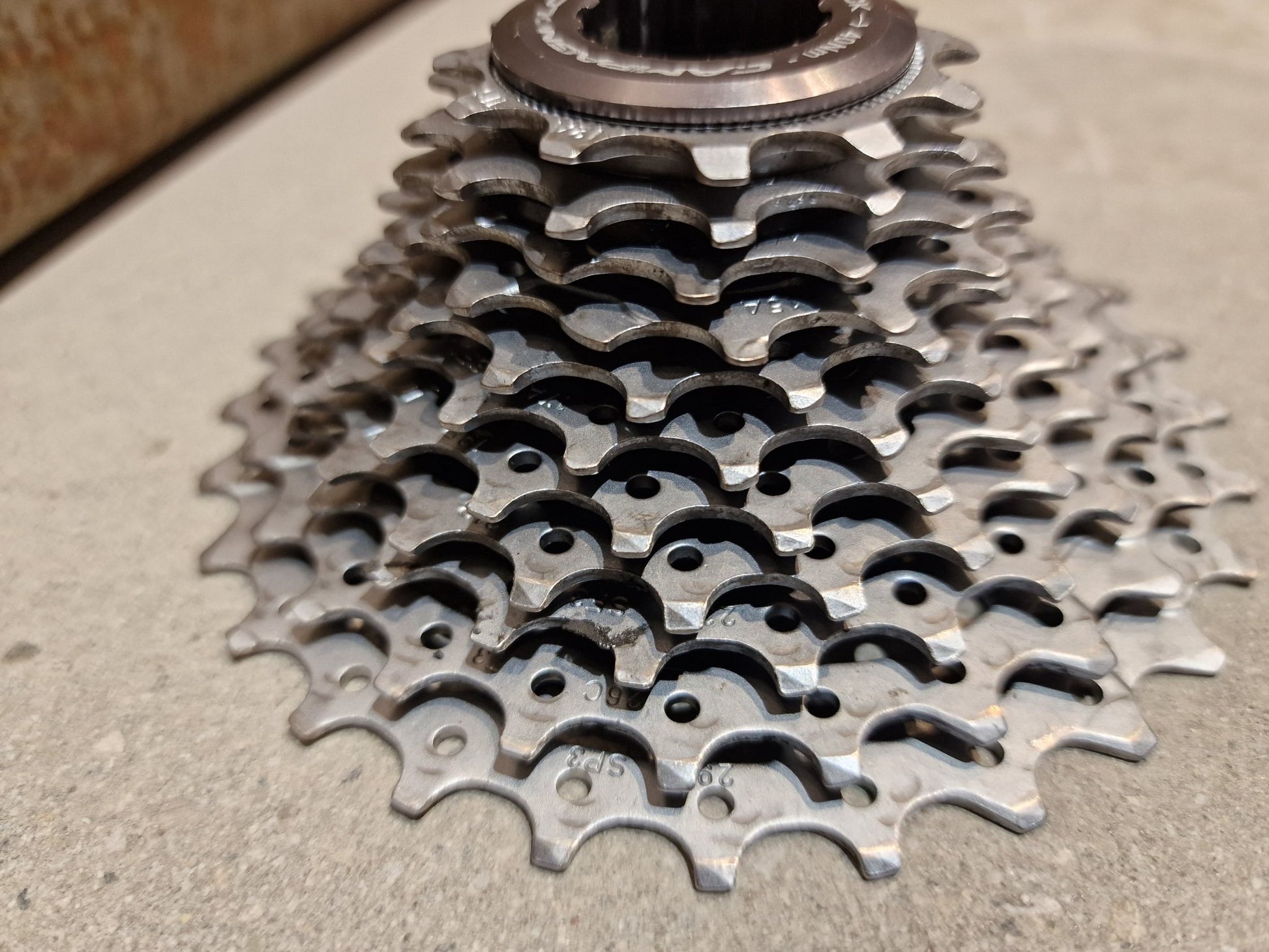 Kassette & Zahnkränze von Campagnolo, CAMPAGNOLO CHORUS KASSETTE 12 - 29 ZAHNKRANZ 11 FACH ZUSTAND A in variant_title vor USEDBIKES - OB.DE Hintergrund