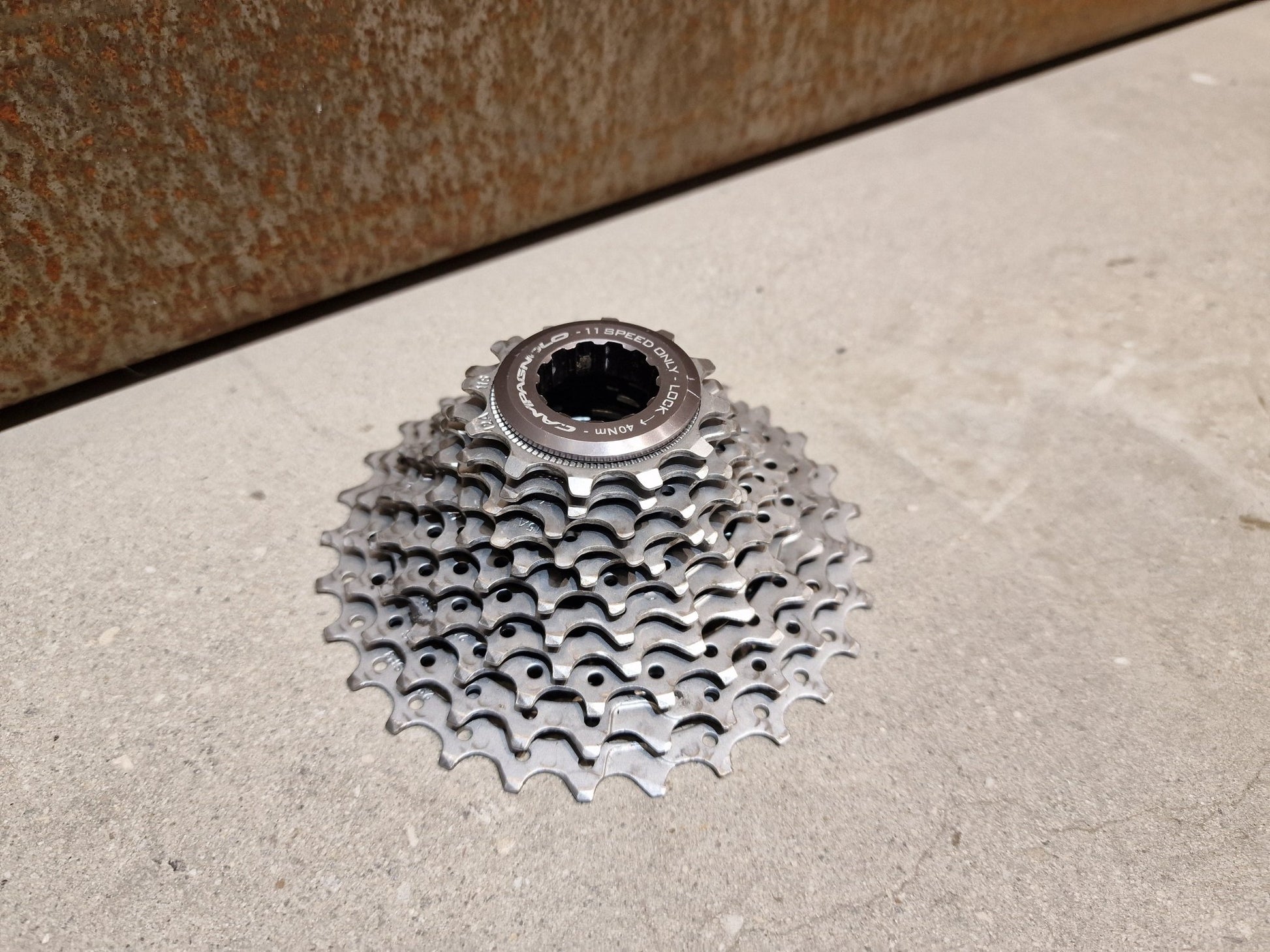Kassette & Zahnkränze von Campagnolo, CAMPAGNOLO CHORUS KASSETTE 12 - 29 ZAHNKRANZ 11 FACH ZUSTAND A in variant_title vor USEDBIKES - OB.DE Hintergrund