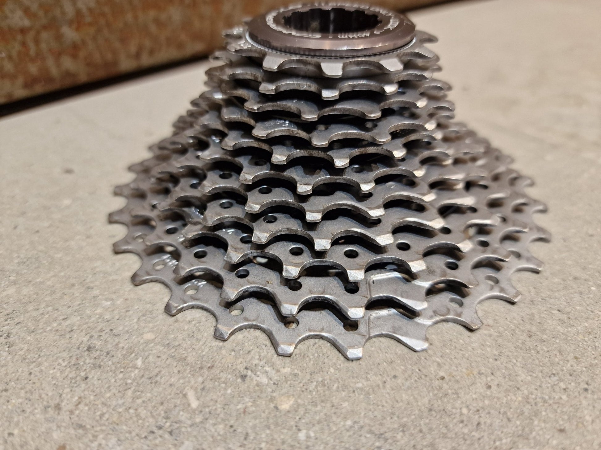 Kassette & Zahnkränze von Campagnolo, CAMPAGNOLO CHORUS KASSETTE 12 - 29 ZAHNKRANZ 11 FACH ZUSTAND A in variant_title vor USEDBIKES - OB.DE Hintergrund