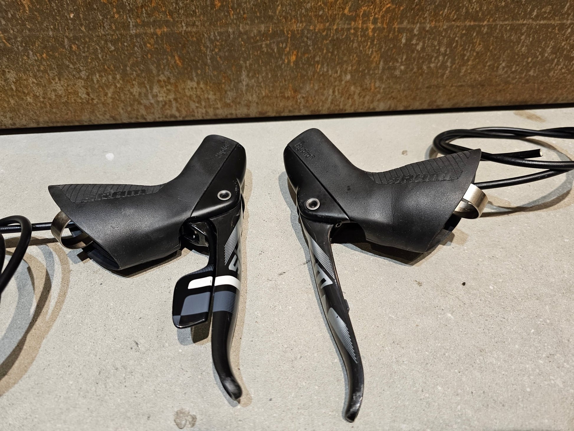 Schaltgruppen von Sram, SRAM FORCE 1 SCHALTGRUPPE POWERMETER / RD / KASSETTE / SHIFTER / KURBEL 1 x 11 fach in variant_title vor USEDBIKES - OB.DE Hintergrund