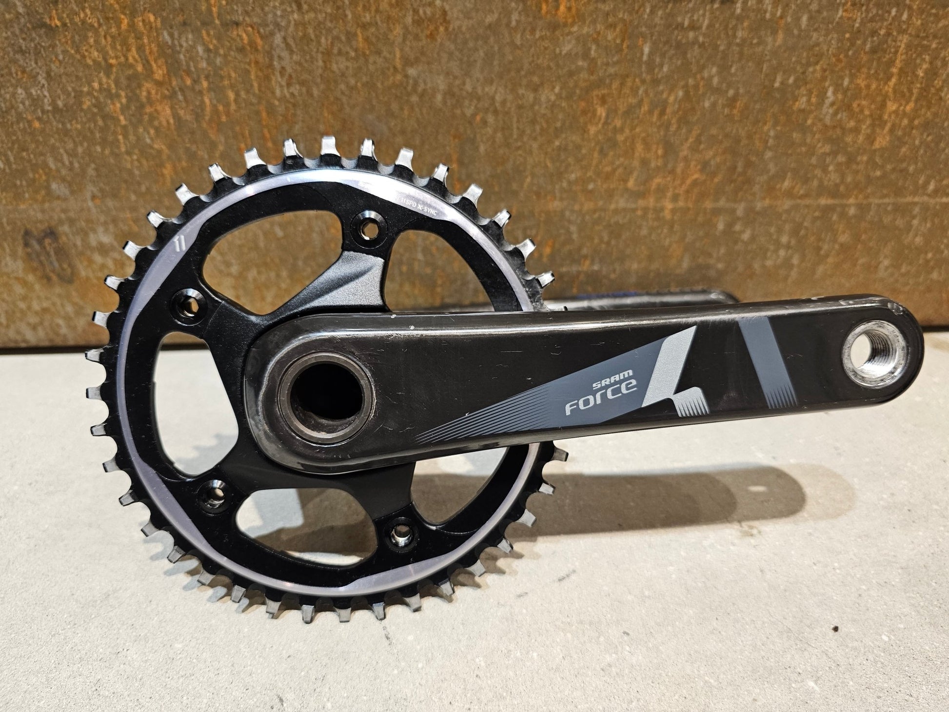 Schaltgruppen von Sram, SRAM FORCE 1 SCHALTGRUPPE POWERMETER / RD / KASSETTE / SHIFTER / KURBEL 1 x 11 fach in variant_title vor USEDBIKES - OB.DE Hintergrund