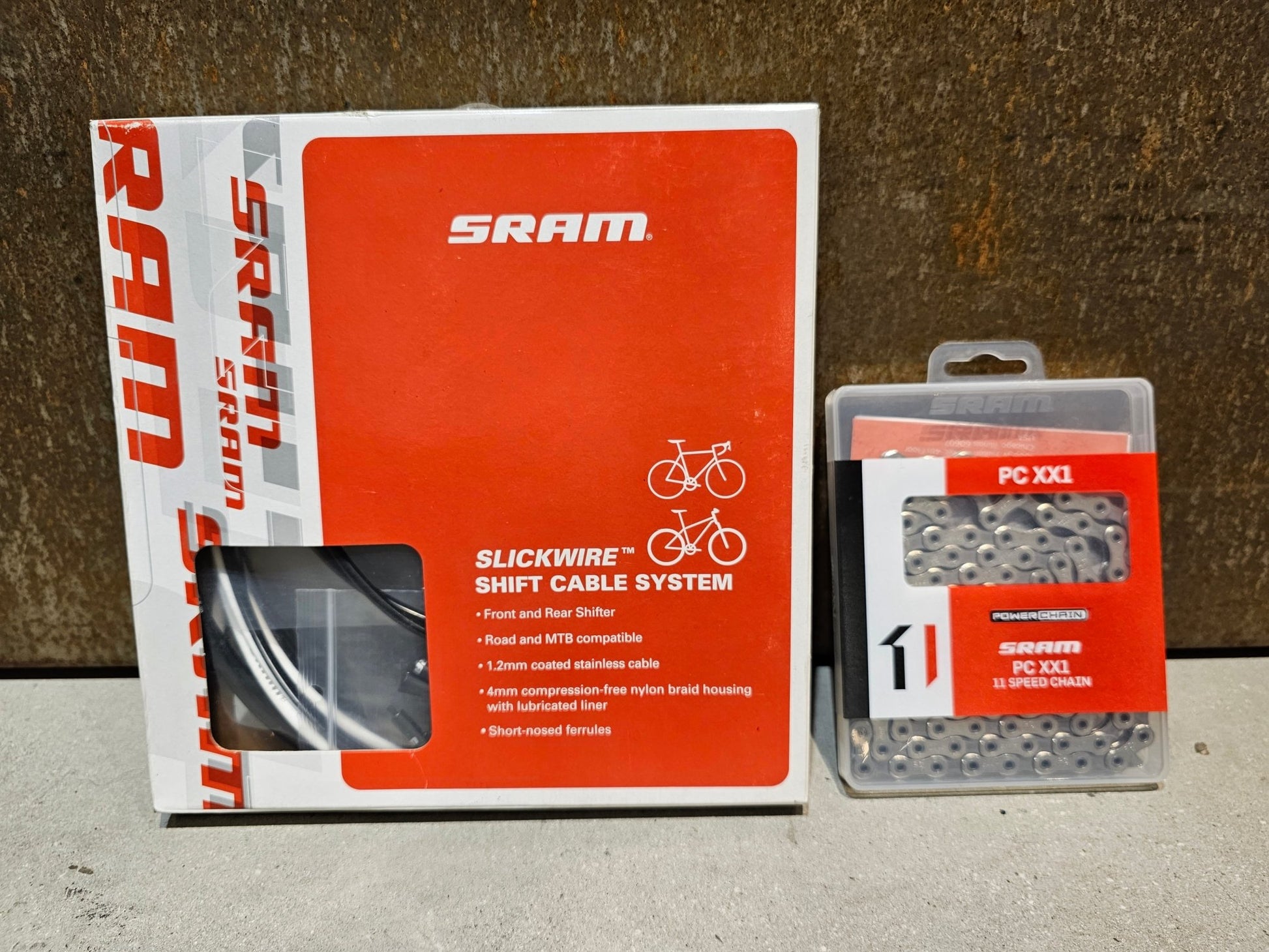Schaltgruppen von Sram, SRAM FORCE 1 SCHALTGRUPPE POWERMETER / RD / KASSETTE / SHIFTER / KURBEL 1 x 11 fach in variant_title vor USEDBIKES - OB.DE Hintergrund