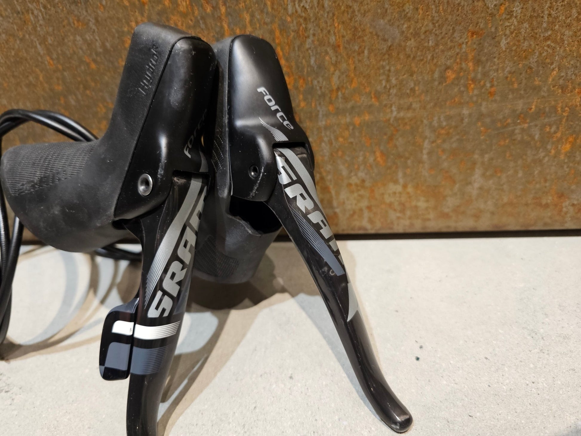 Schaltgruppen von Sram, SRAM FORCE 1 SCHALTGRUPPE POWERMETER / RD / KASSETTE / SHIFTER / KURBEL 1 x 11 fach in variant_title vor USEDBIKES - OB.DE Hintergrund