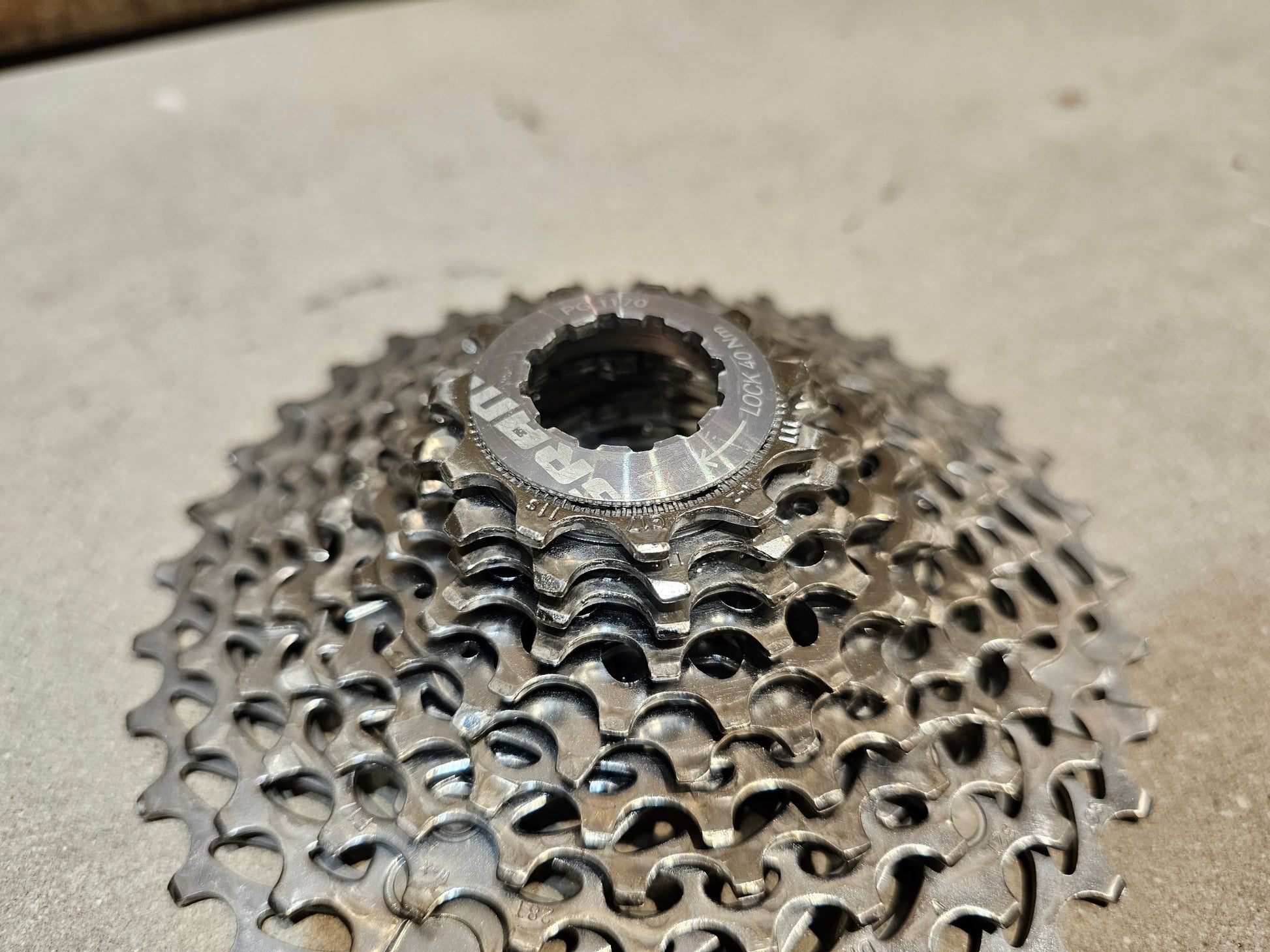 Schaltgruppen von Sram, SRAM FORCE 1 SCHALTGRUPPE POWERMETER / RD / KASSETTE / SHIFTER / KURBEL 1 x 11 fach in variant_title vor USEDBIKES - OB.DE Hintergrund