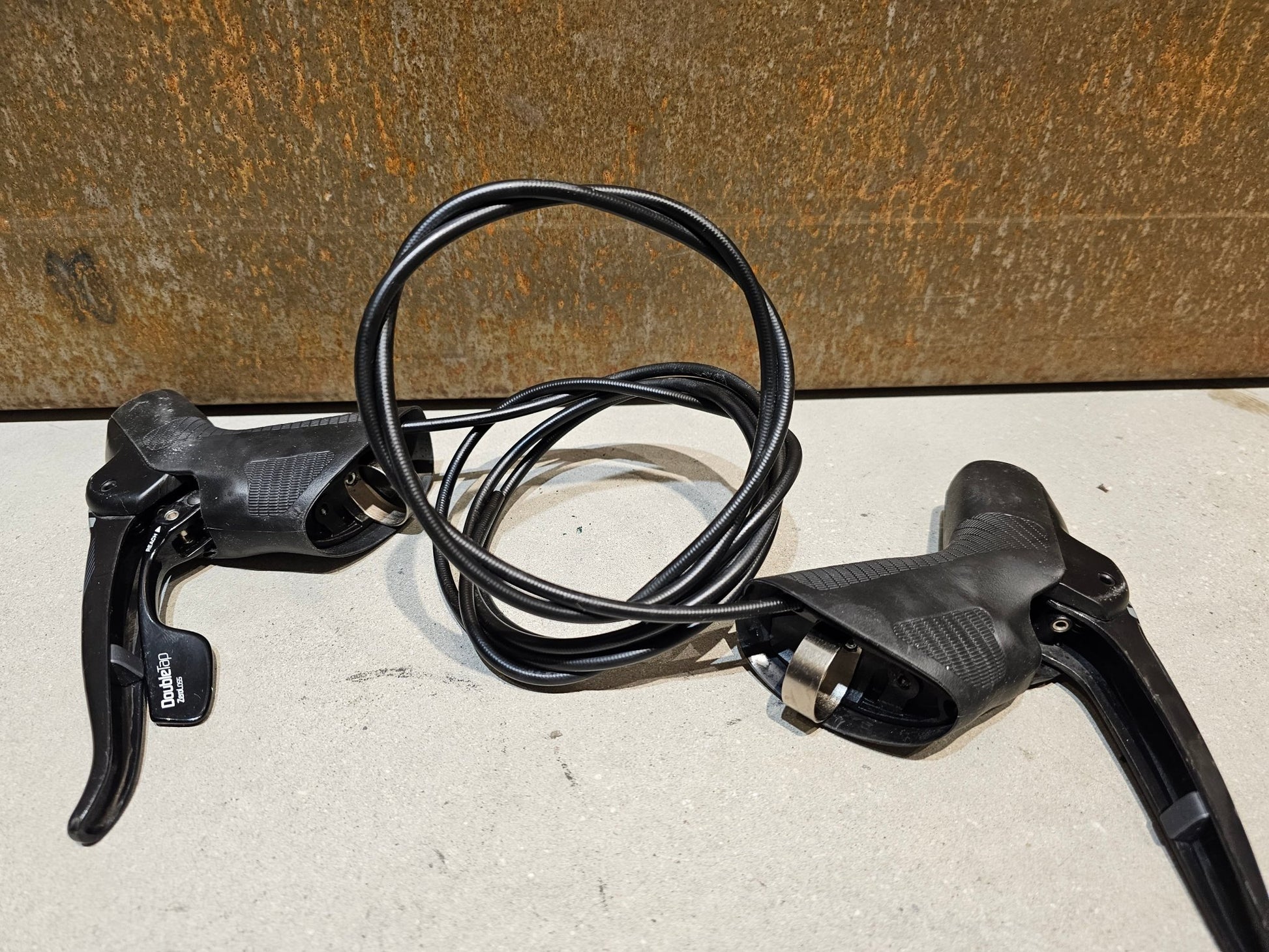 Schaltgruppen von Sram, SRAM FORCE 1 SCHALTGRUPPE POWERMETER / RD / KASSETTE / SHIFTER / KURBEL 1 x 11 fach in variant_title vor USEDBIKES - OB.DE Hintergrund