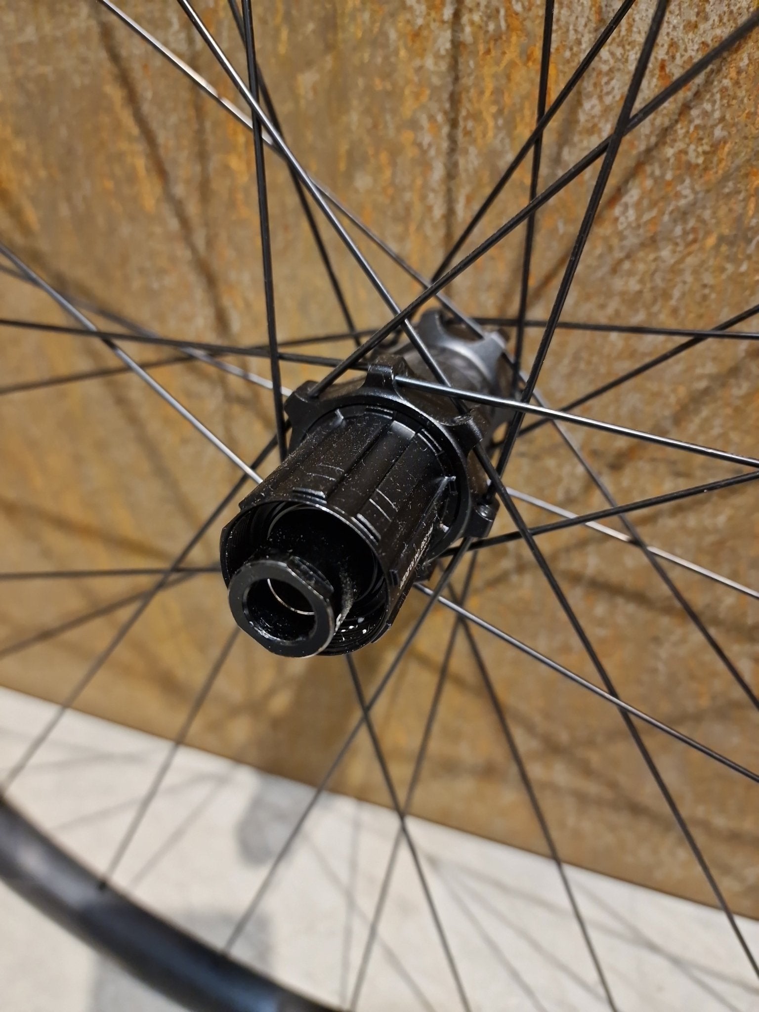 Laufrad/Laufradsatz von Syncros, SYNCROS RP 2.0 LAUFRADSATZ DISC vor USEDBIKES - OB.DE Hintergrund