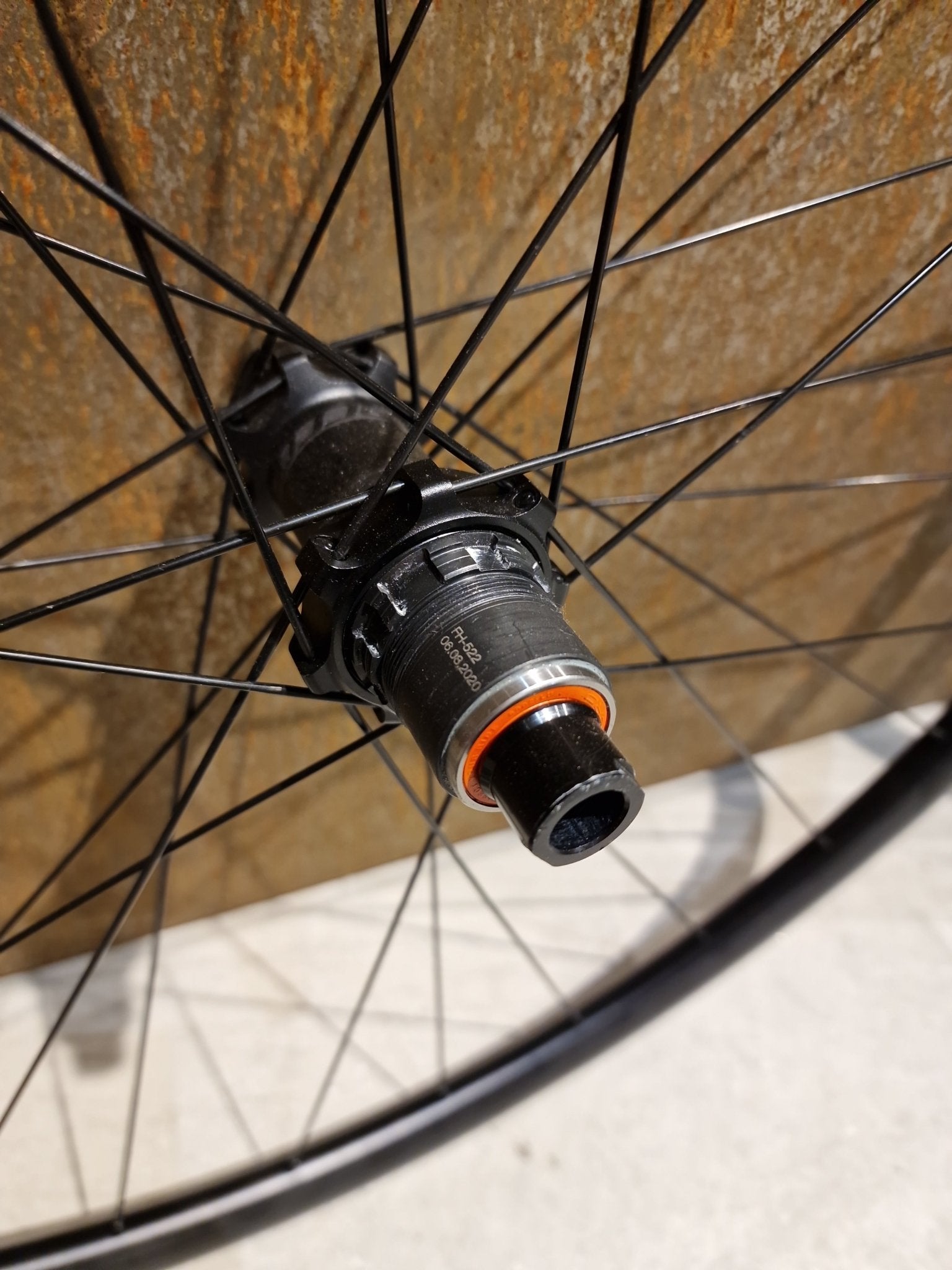 Laufrad/Laufradsatz von Syncros, SYNCROS RP 2.0 LAUFRADSATZ DISC vor USEDBIKES - OB.DE Hintergrund